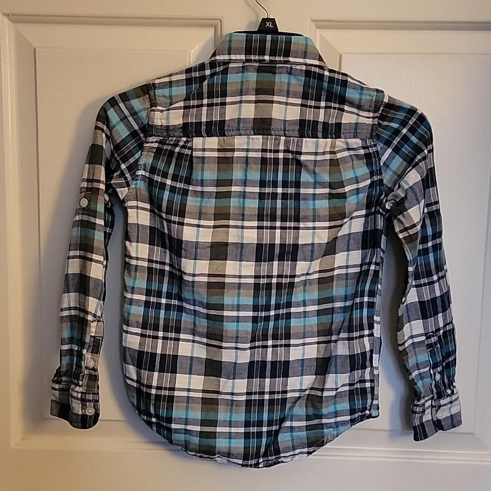 Children's Place boys, plaid, buttondown, long sleeved shirt. Size M 7/8.